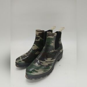 Camo Seven rain boots, size 11